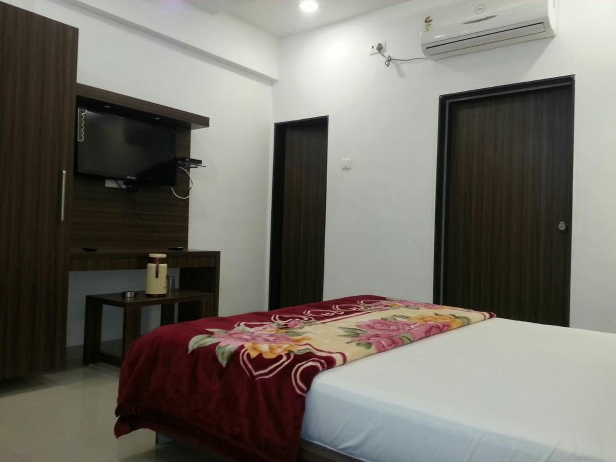 Hotel Amidhara Dwārka Екстериор снимка